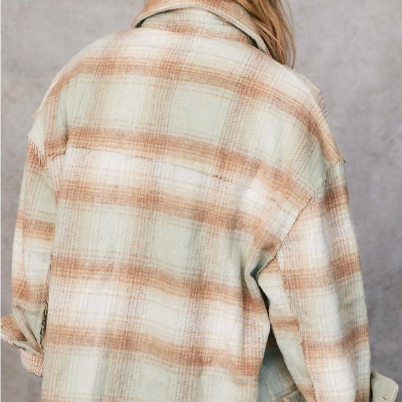 Tan plaid flannel jacket - Picture 4 of 9